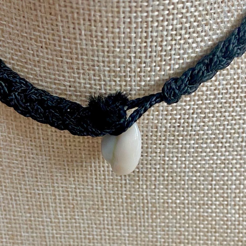Vintage Mother Of Pearl Hand Carved Tahitian Pendant Choker Necklace - Picture 5 of 5